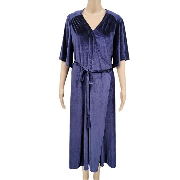 Boutique  Evening Blue Velvet Short Sleeve Wrap Midi Dress Women's Plus Size 1X - Picture 2 of 13